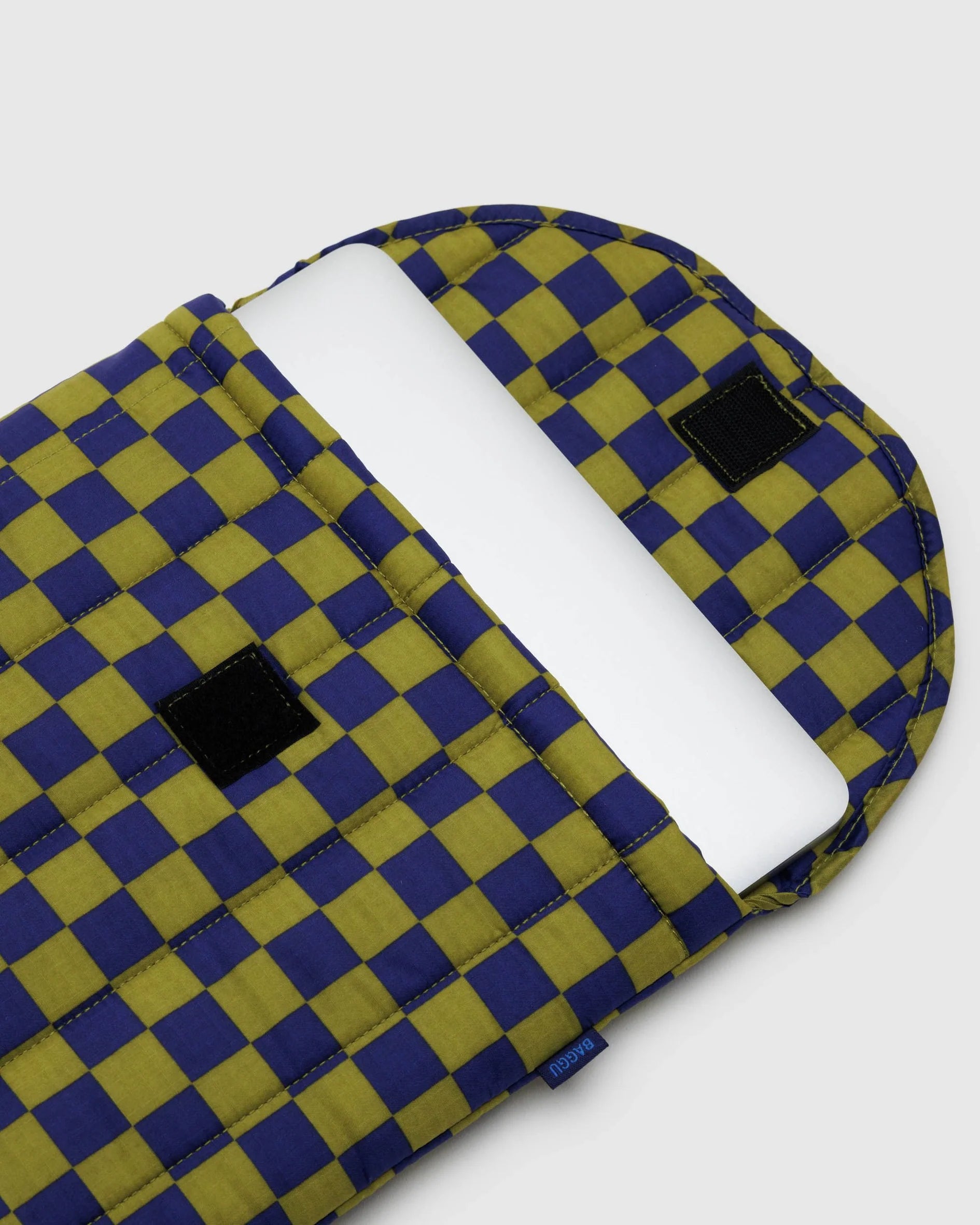 Puffy Funda de portátil 16"  BAGGU - Pear Navy Check