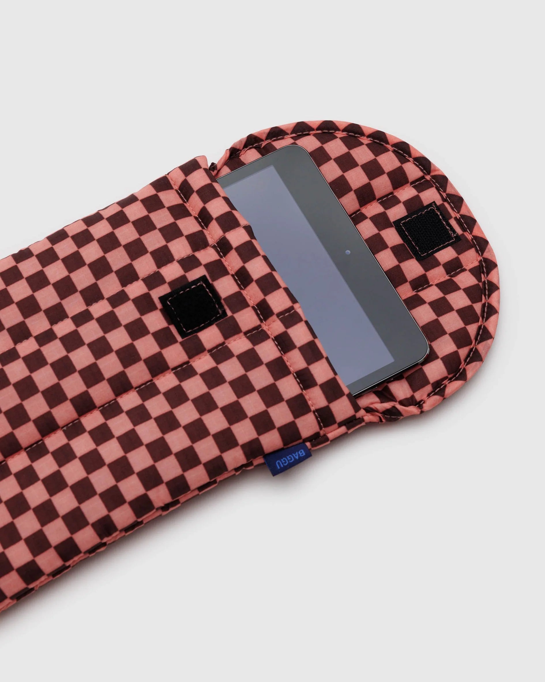 Puffy funda de tablet 8" BAGGU - Pink Brown Check